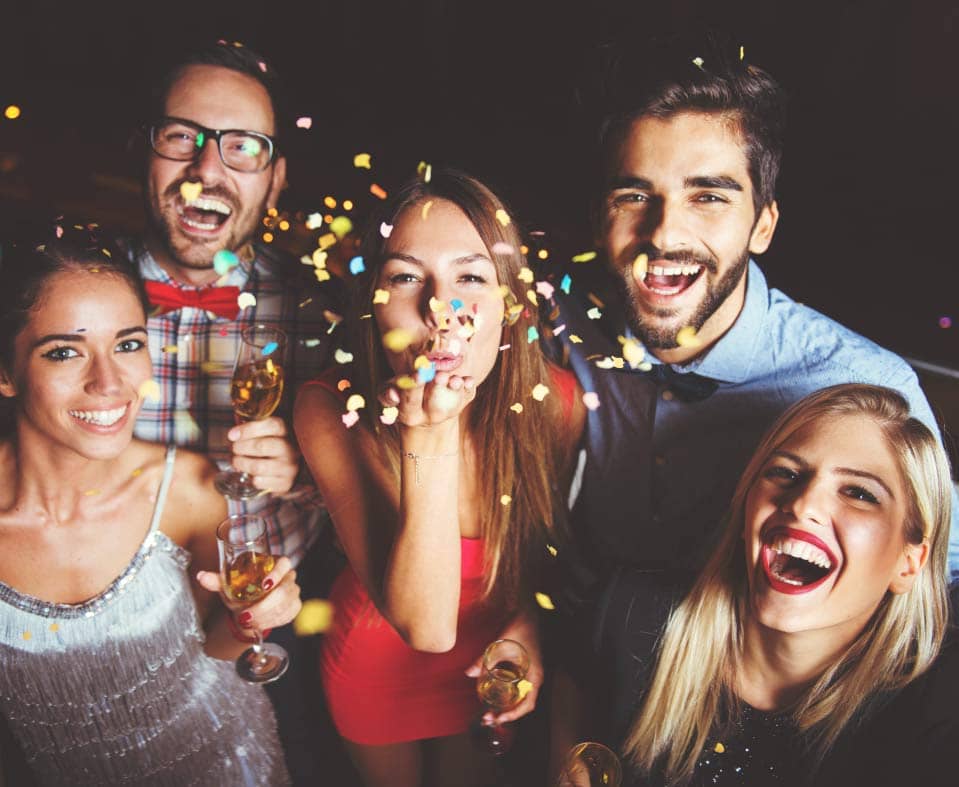 Mesa de cena de gala con cava para Nochevieja